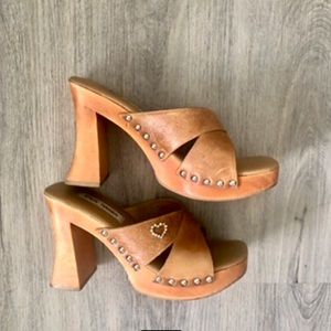 Vintage Y2K Steve Madden slides